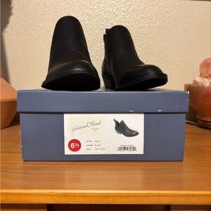 Universal Thread Women's Sleek Black Booties